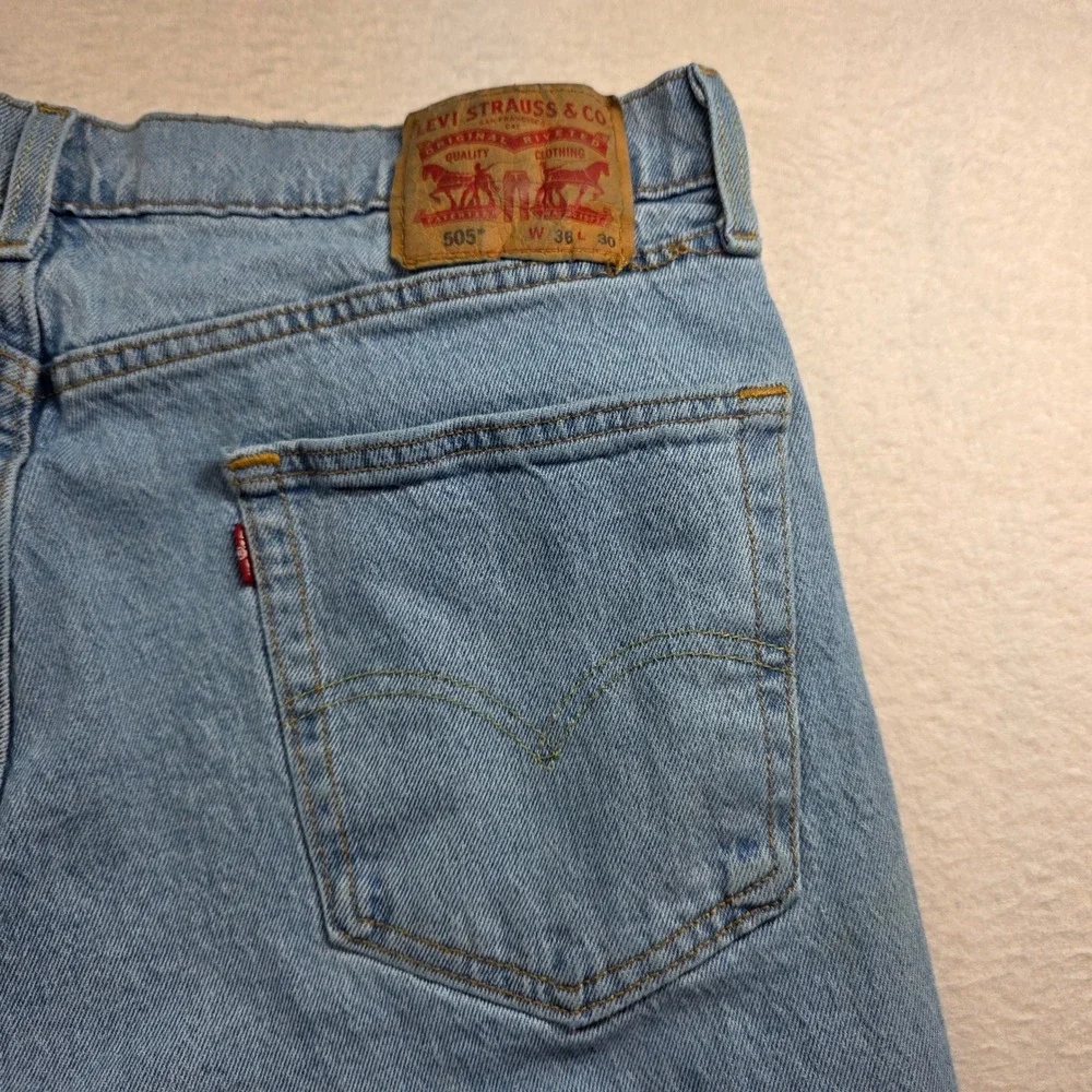 Levi's 505 Regular Fit Jeans Mens 36x30 Light Blue Straight Leg Denim 00505-1992